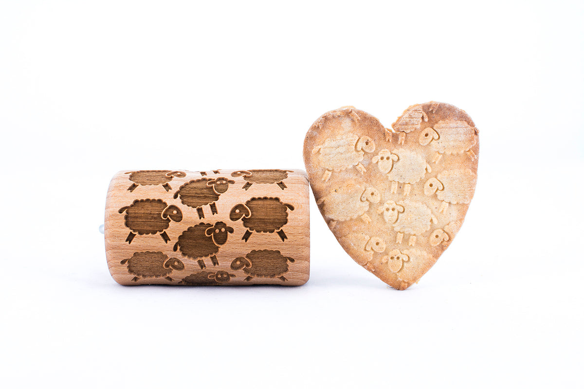 Kids Heart Rolling Pin – Embossed Cookie Dough Roller For Baking, Play Dough & Crafts